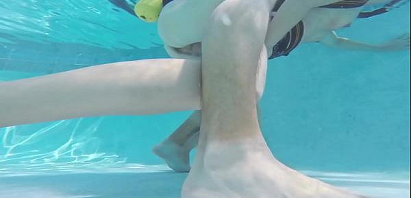  Minnie Manga takes dick underwater